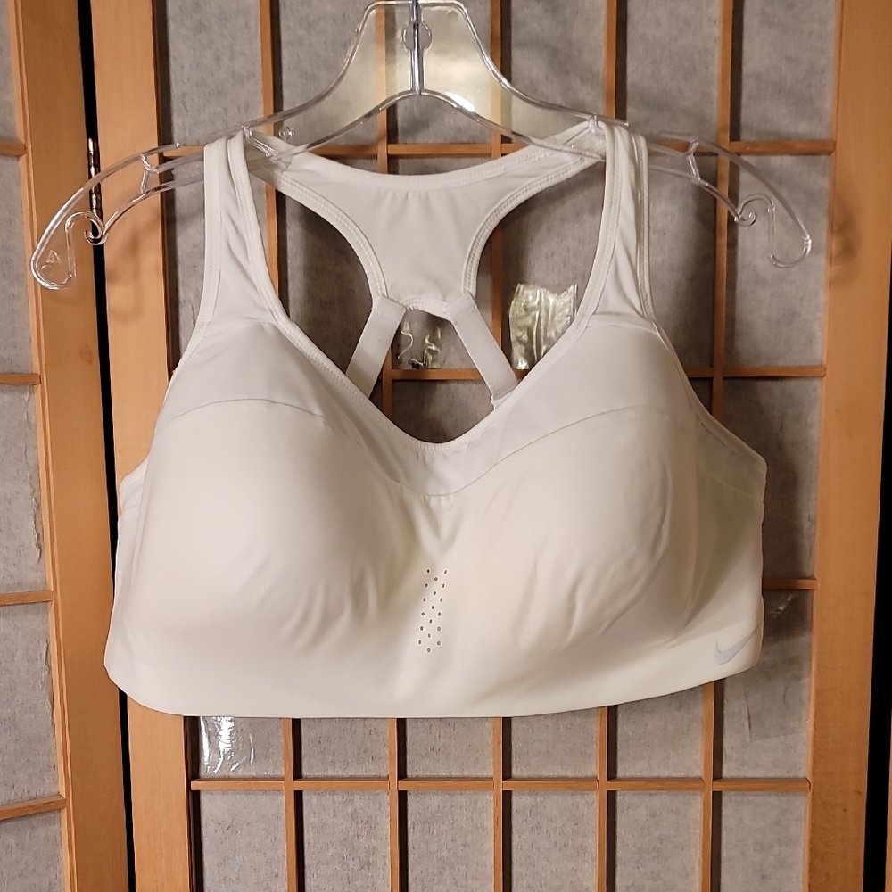 NIKE Alate Women's Dri Fit Light Support
